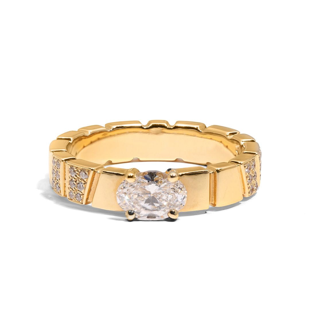 Oval Diamond Center Link Band